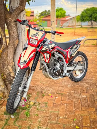 CRF 250F / 2024 / MOTOSHOW / PEGO CRF 230 NA TROCA