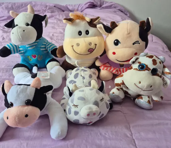 Coleção de vaquinhas de pelúcia de máquinas de bichinhos