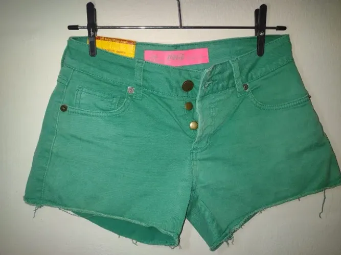 Short jeans verde tamanho 36