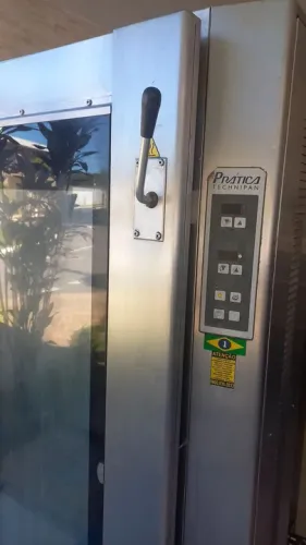 Forno Industrial, Batedeira, Masseira, Mesas de inox, Câmara de Fermentação, Carrinhos esq