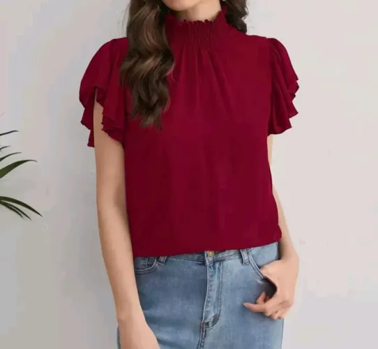 Blusa feminina de renda com mangas bufantes