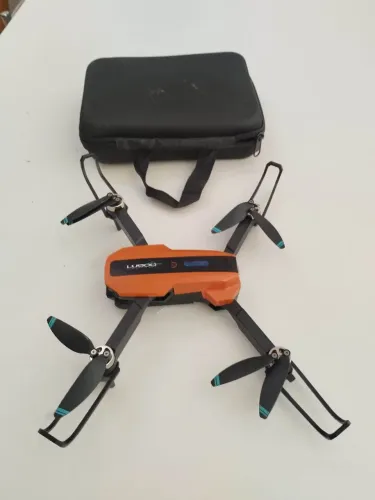 Drone LU9OO com câmera e dobrável - Perfeito para iniciantes!