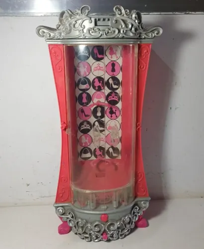 Brinquedo guarda roupa mágico da Barbie moda e magia no estado 2009