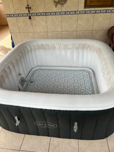 Piscina Spa Inflável 4 Pessoas 840l Bomba Capa 127v Bestway