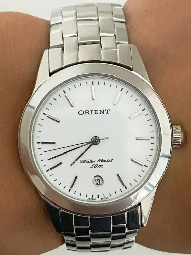 Relógio Orient quartz unissex.