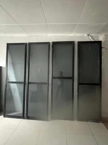 Porta De Aluminio De Correr Com Travessa 4 Folhas Preto