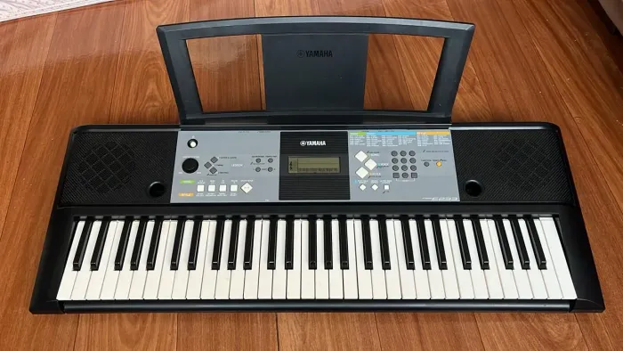 Teclado Yamaha PSR-E233 + Capa + Suporte Ajustável - Completo!