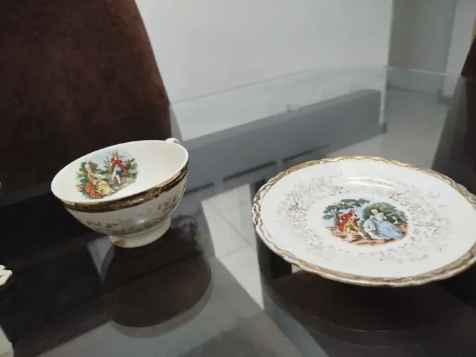 Conjunto antigo de xícara e pires Homer Laughlin 1951 Monen china