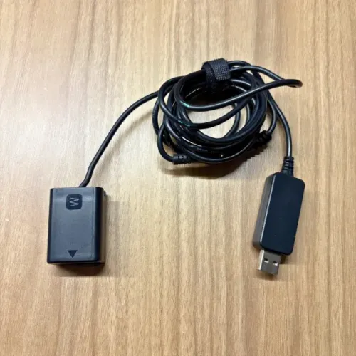 Adaptador NP-FW50 para Bateria Sony FW50 (USB - Bivolt)