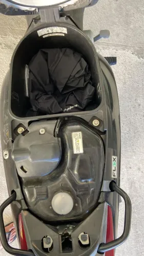 Vendo biz 125 es modelo 2011. Usada somente na cidade para curtos percursos.