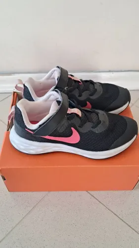 Tênis Nike 32 Semi novo