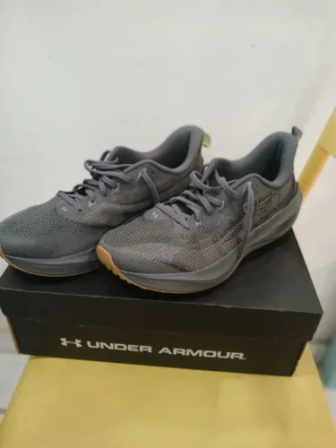 tenis under armour tamanho 41 cinza estado de novo