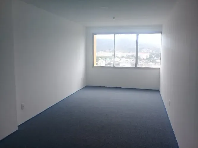Excelente sala comercial no Centro Comercial Barão da Taquara