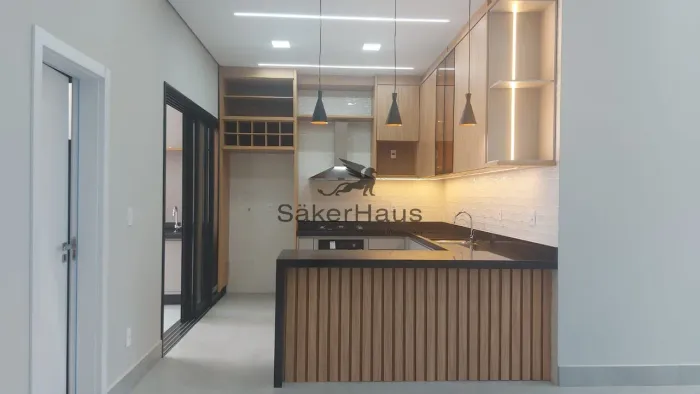 Casa térrea com 3 suítes + escritório + piscina e quintal com jardim, à venda no Condomíni