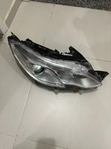 Farol Dianteiro Direito Peugeot 2008 2015 A 2024 Passageiro somente a lente