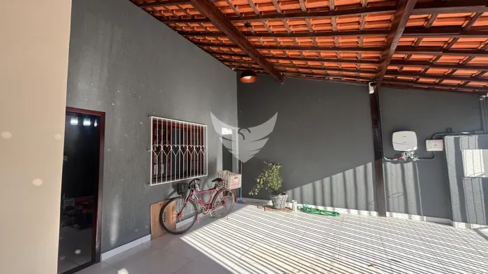 CASA COM ENERGIA SOLAR DISPONÍVEL PARA LOCAÇÃO