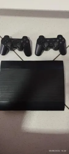 PlayStation 3 Super Slim + 2 Controles + Destravado HEN