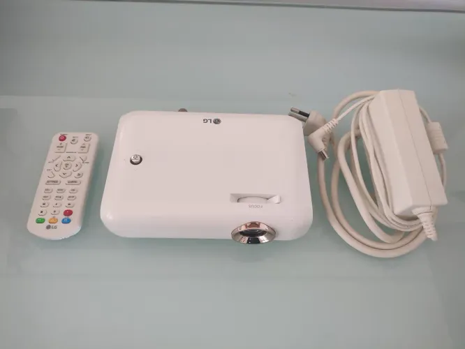 Projetor LG Cinebeam 3d PH550 com TV Digital