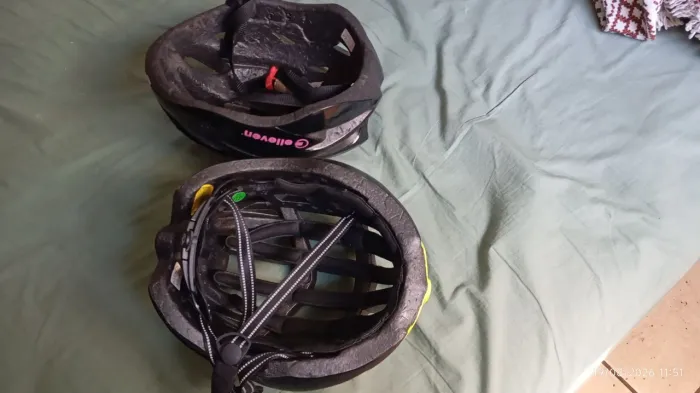 Vendo 2 capacete de ciclista por 50 reais