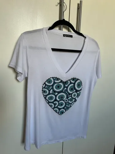 Camiseta bordada Cavallari
