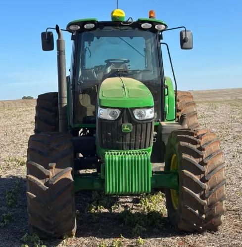 TRATOR AGRÍCOLA 