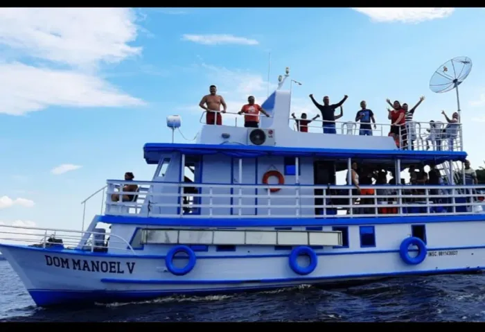 Barco com excelente estrutura