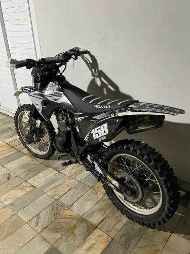 Xr200 de trilha