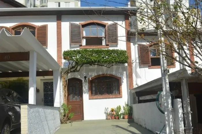 Casa em Condomínio no Jardim Marajoara - Alugue Já!