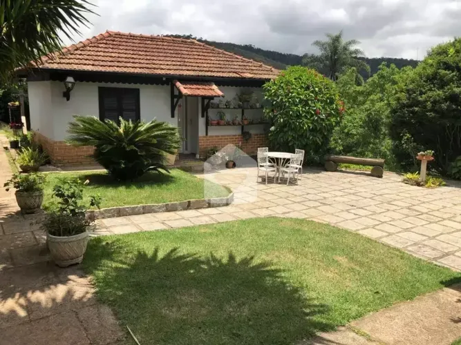 Casa Vale das Videiras.