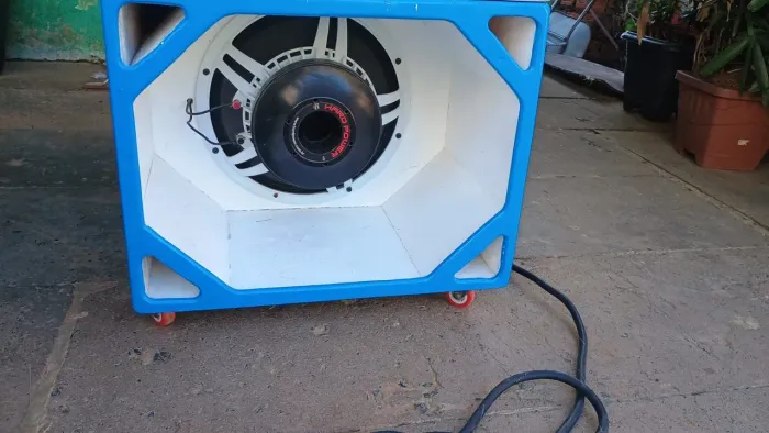Vendo esta caixa com este grave de 15 tudo completo tocando