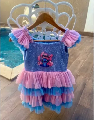 Vestido Stitch paetês 7 a 8 anos