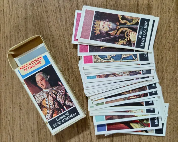 Set completo 50 cartões de cigarro vintage "Kings & Queens of England 1977