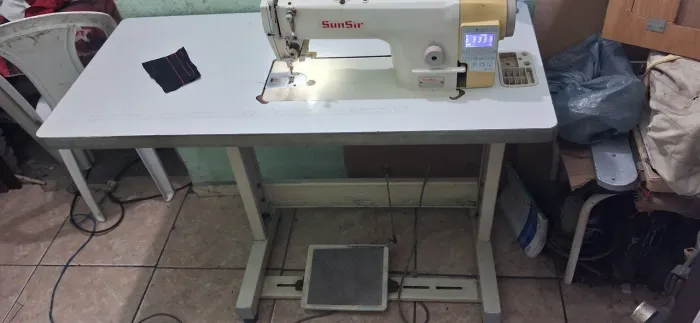 Hehe psiu vendo uma máquina reta eletrônica bem conservada 