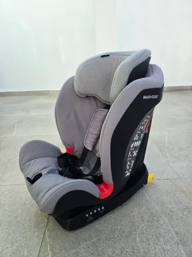 Cadeira infantil 9 a 36kg com isofix Maxi- Cosi