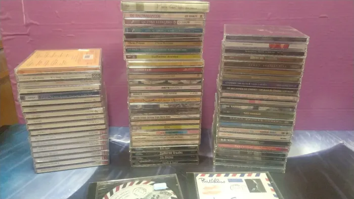 CDS Músicais originais seminovos revisados para escolher.