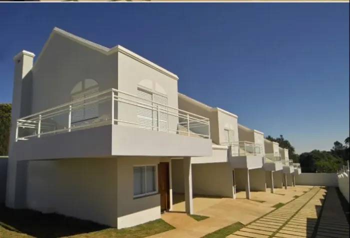 Vendo Sobrado Semi mobiliado centro