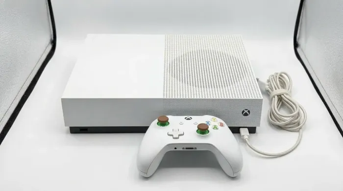 XBOX ONE S 1TB ( Edição Digital)<br>Consola: Xbox One S (Edição Digital / Exc