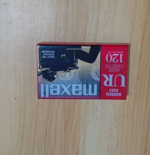 Fita Cassete de áudio Maxell UR 120 com capacidade de 120 minutos
