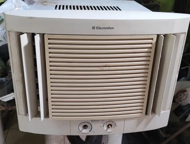 VENDO AR JANELA 7.500 BTUS / 220 VOLTS