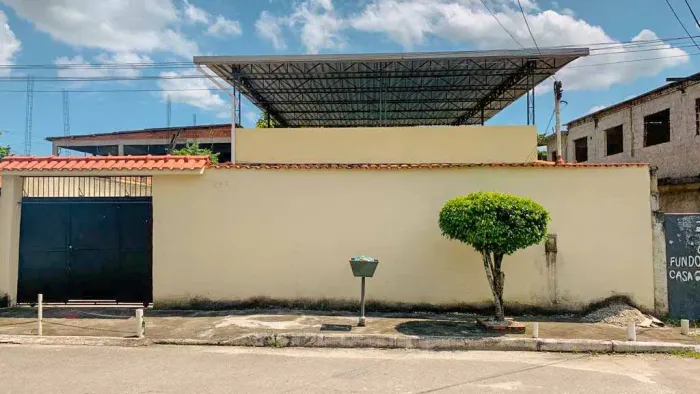 Casa para venda com quintal
