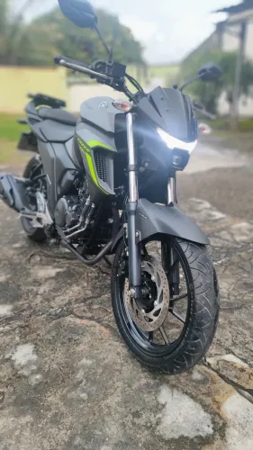 Yamaha FZ 25 2024 único dono, na garantia! Baixíssimo km! Revisões na Yamaha!