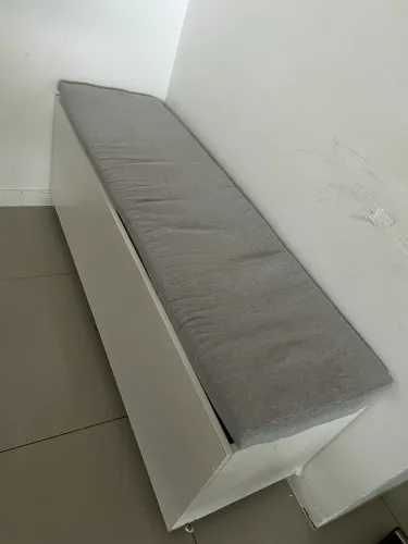 Banco Baú Branco com Assento Estofado e Espaço Interno - Excelente Estado
