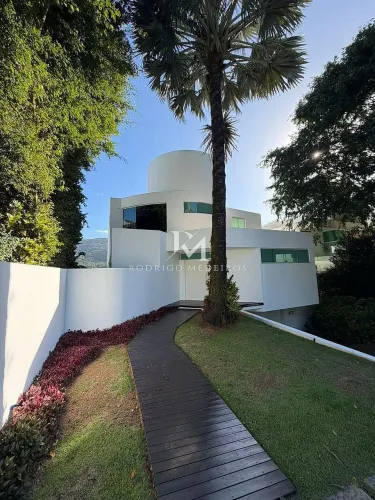 Casa de alto padrão com vista para a Lagoa da Conceição em Florianópolis