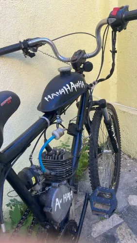 Bicicleta motorizada funcionando tudo