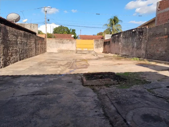 Vende-se casa *