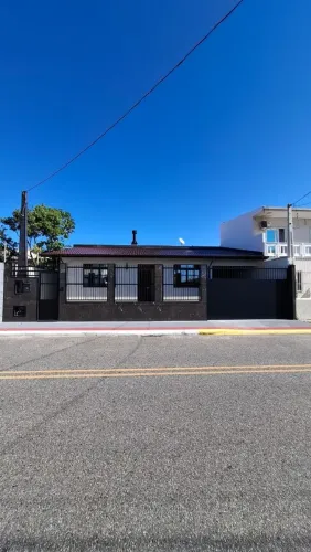OPORTUNIDADE! Linda casa a venda Balneário Estreito .