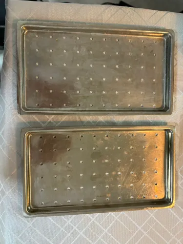 Bandeja odontológica perfurada