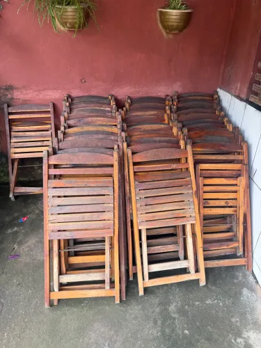Vendo 50 cadeiras de madeira