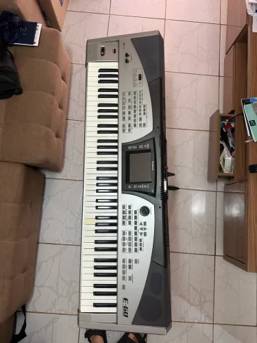 Teclado Roland E-60