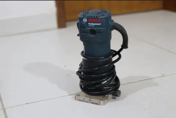 tupia bosch 127v